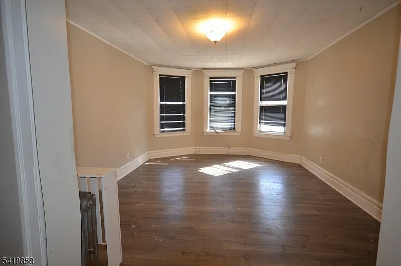 2 bed, 1.0 bath, $2,290 — Photo 4