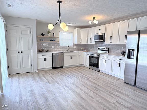 4th image of 9536 English Oak Dr