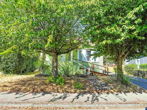 495 25th St SE, Salem, OR 97301