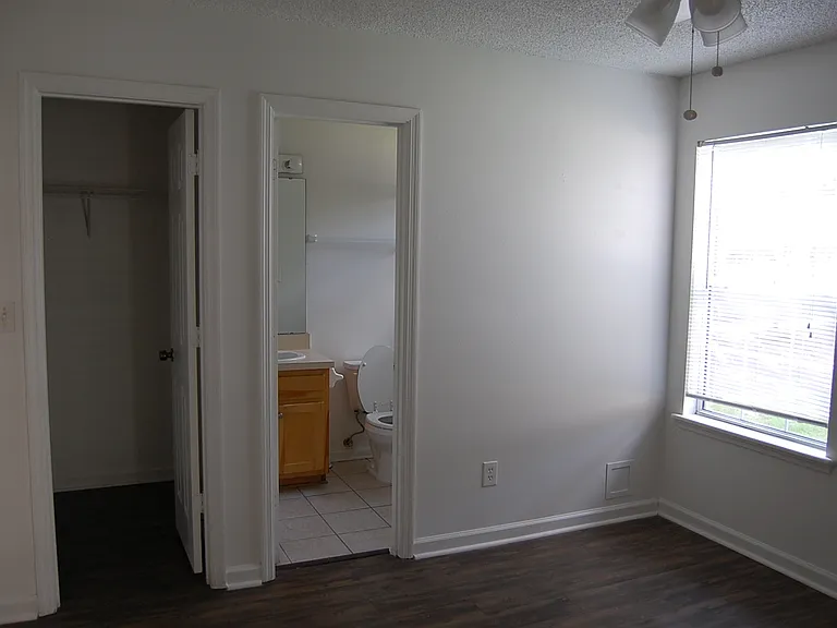 2400B Barcelona Ct — Photo 6