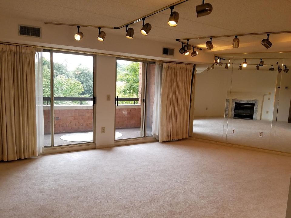 Living Room, Large Balcony