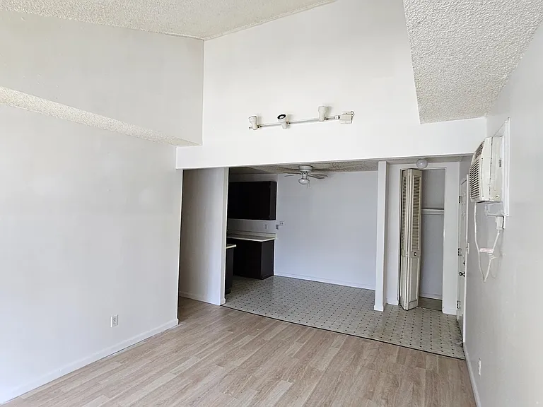 915 W Miner St — Photo 6
