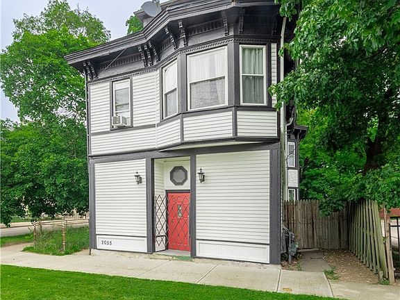 3rd image of 2055 W 65th St