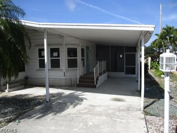 7151 Drum Dr, Saint James City, FL 33956