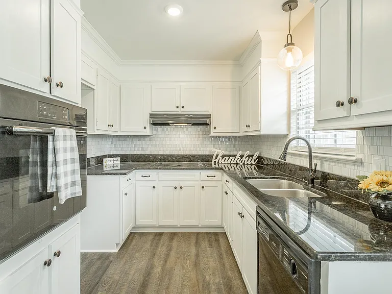 1403 Clearpoint Dr — Photo 23