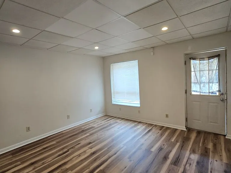 635-639 Baldwin St — Photo 3