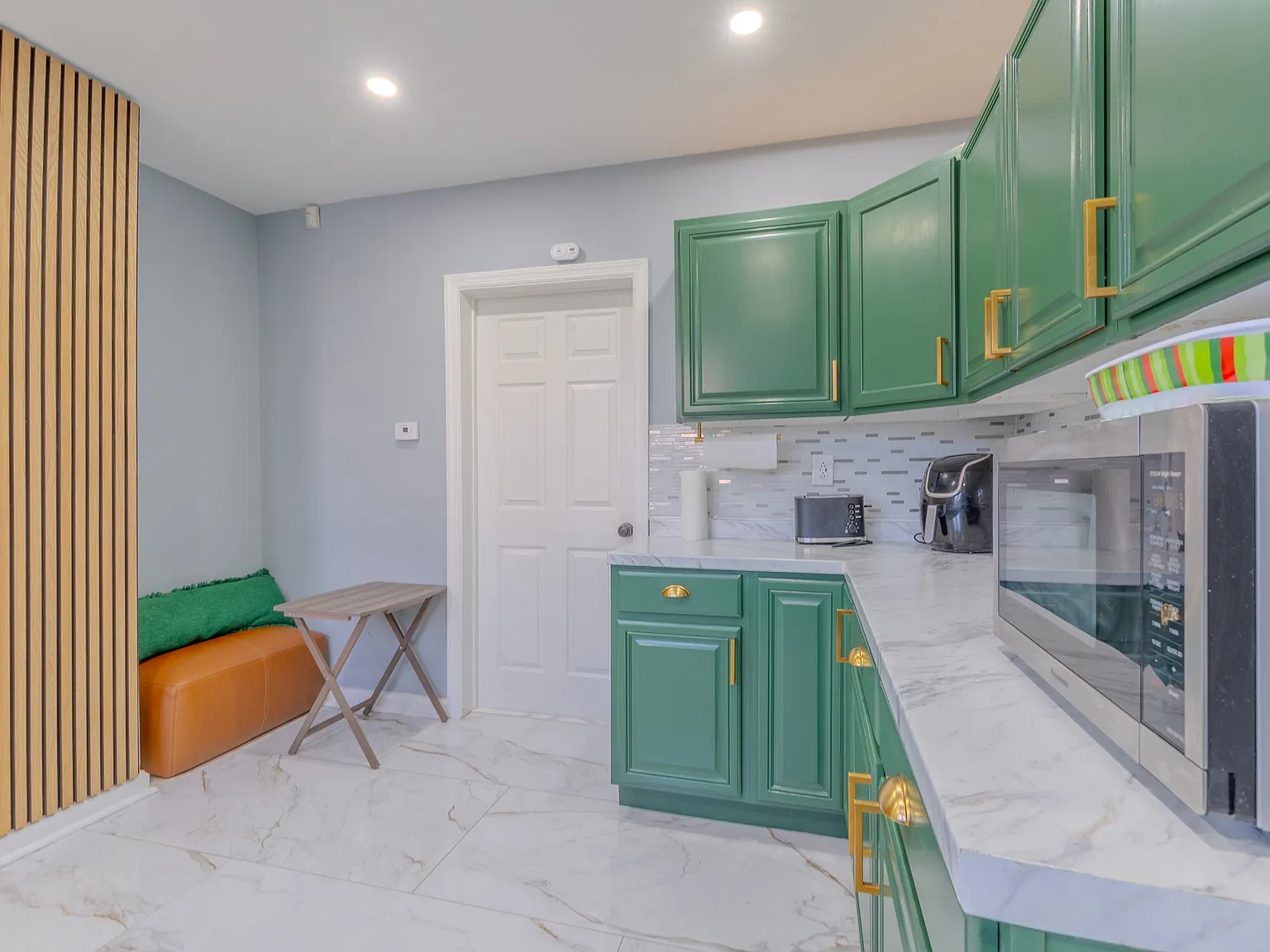 1 bed, 1040 sqft, $1,300 — Photo 4
