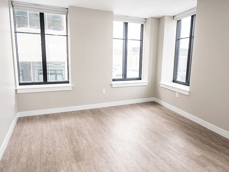 65 W Broad St — Photo 65