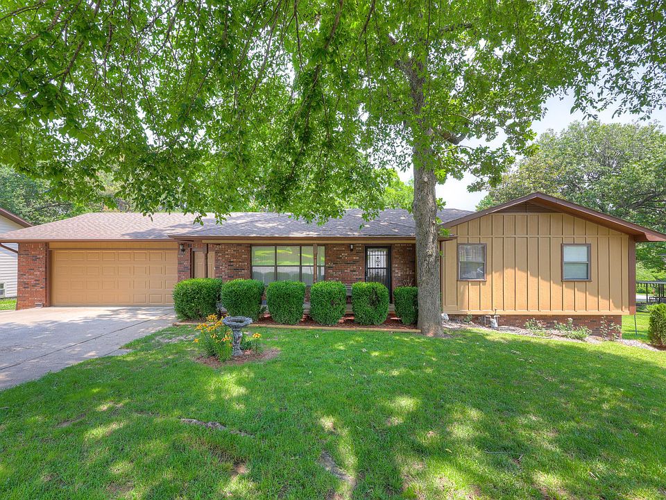 1715 Oak Ridge Drive, Neosho, MO 64850 | Zillow