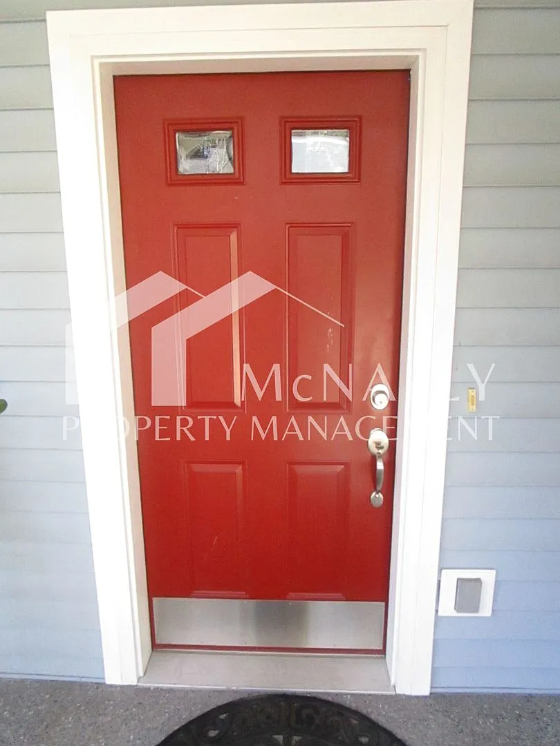 Well Maintained 3 Bedroom Home with Open Floor Plan — Photo 2
