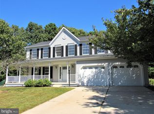 8 Chesterwood Pl, Sicklerville, NJ 08081