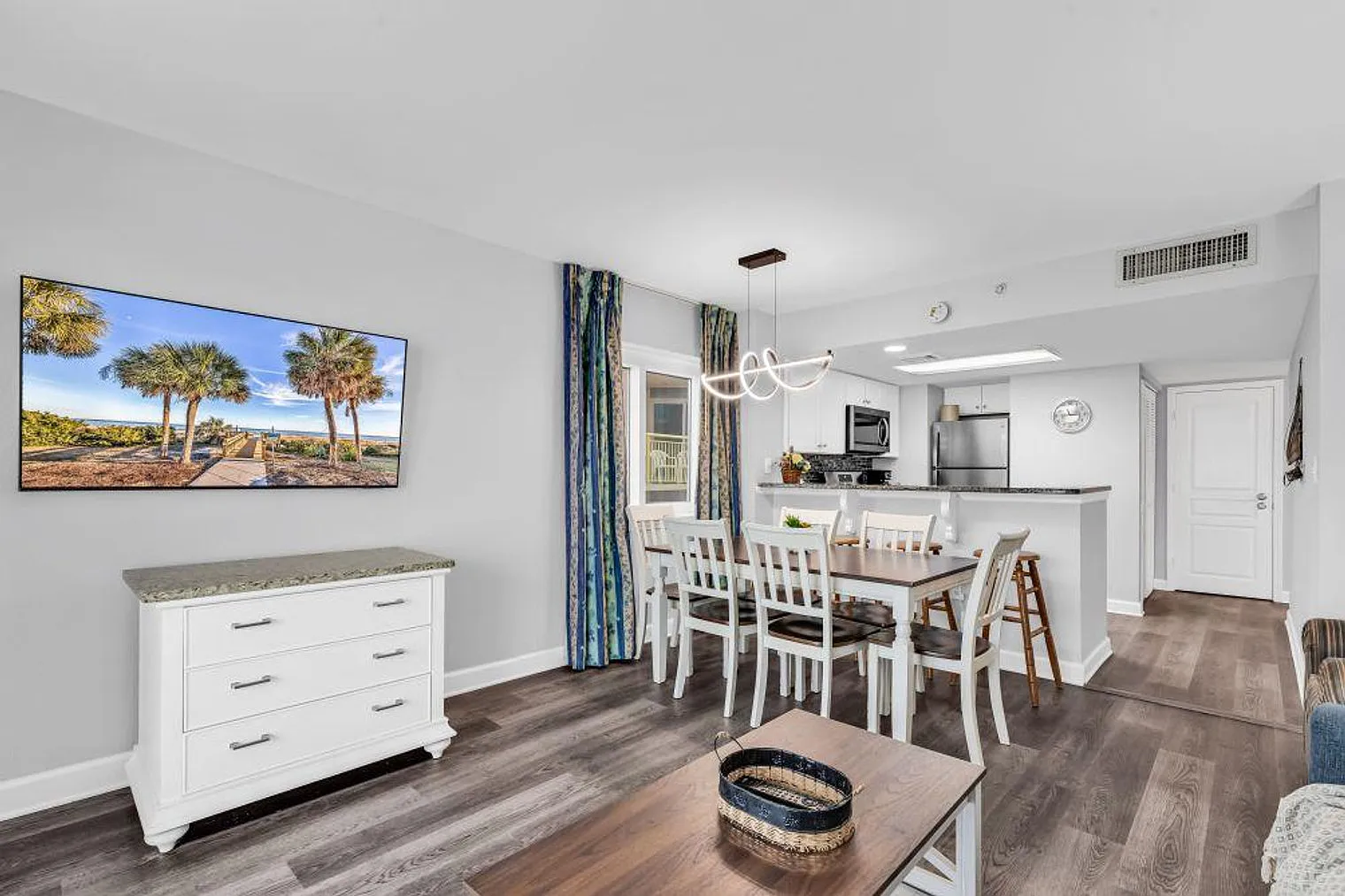 2 bed, 2.0 bath, 1151 sqft, $3,135 — Photo 2