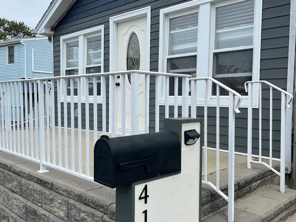 417 Jefferson Ave, Laurence Harbor, NJ 08879