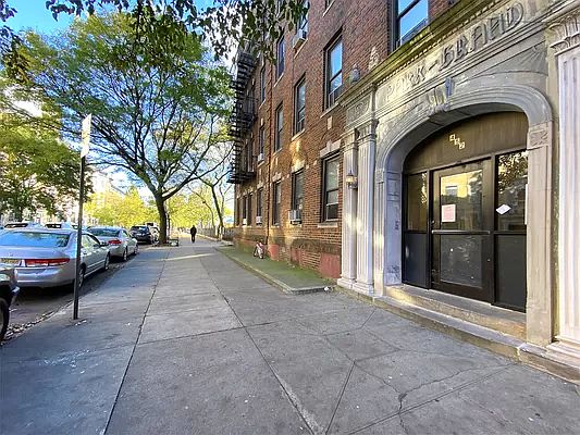 3rd image of 452 Park Pl APT 1E