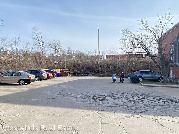 3rd image of 624 S Gilbert St #10