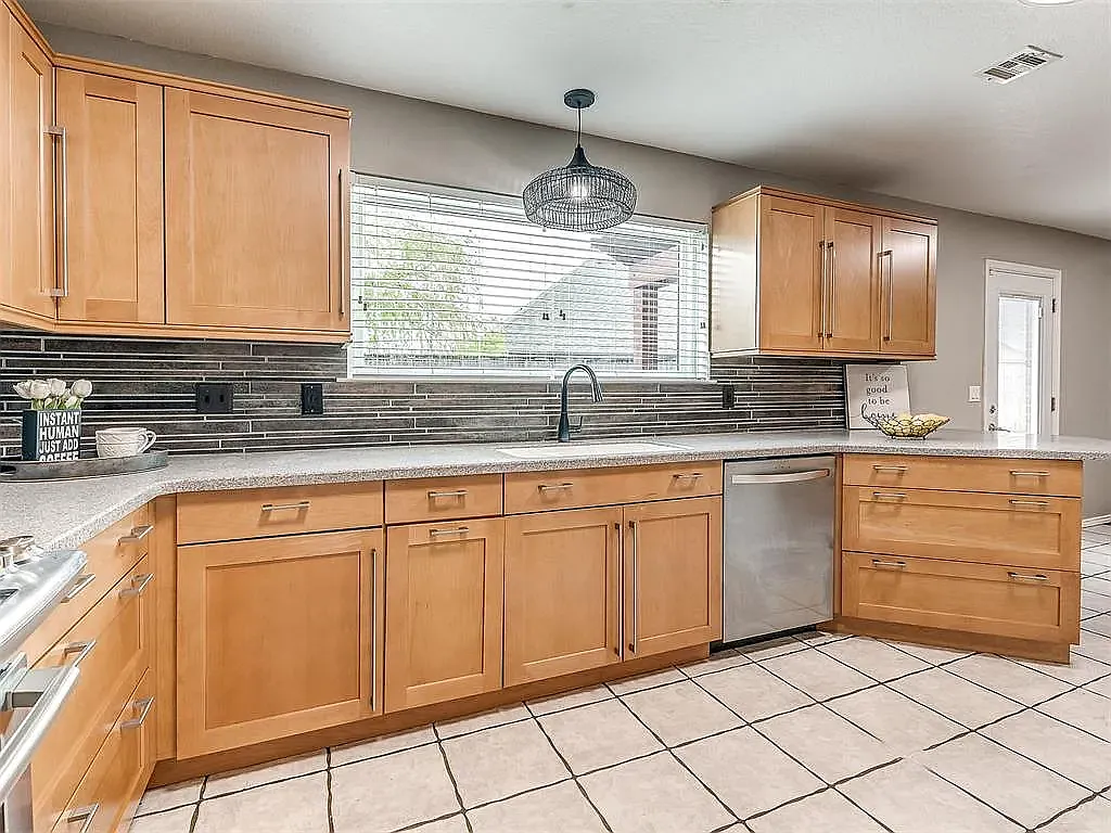 4 bed, 3183 sqft, $2,950 — Photo 3
