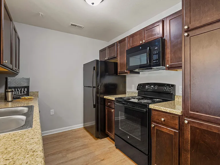 River Hills Apartments — Photo 73