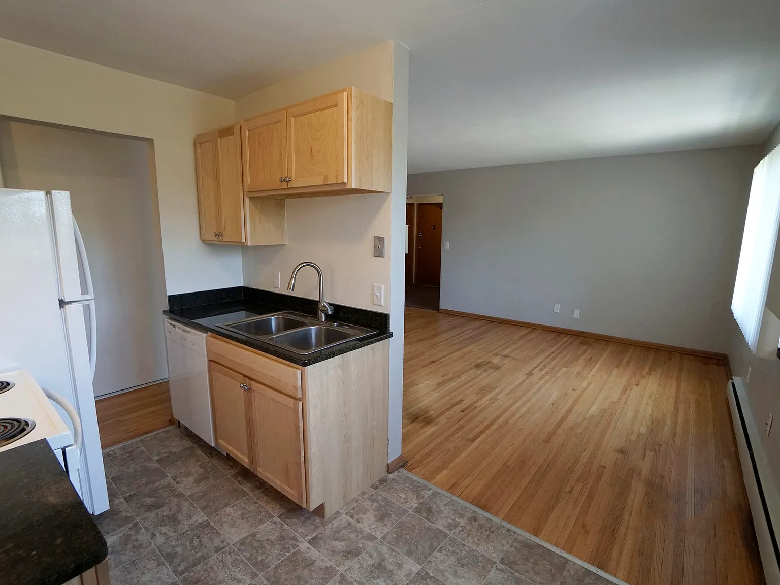 Como Lake Estates — Photo 3