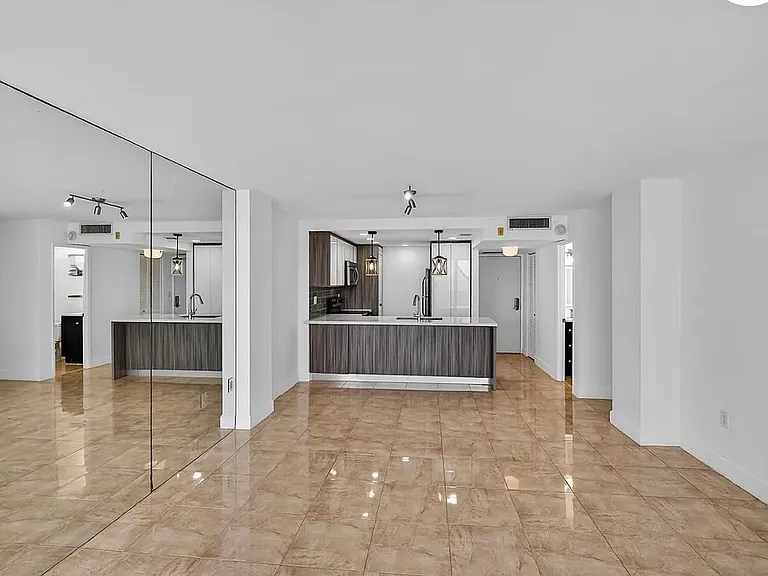 600 NE 36th St #1200 — Photo 3