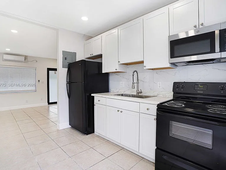 502 NW 7th Ct #1 — Photo 1