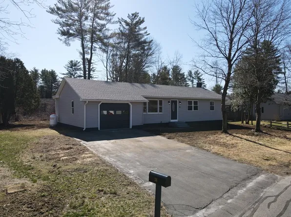 36 Plantation Cir, Greenfield, MA 01301