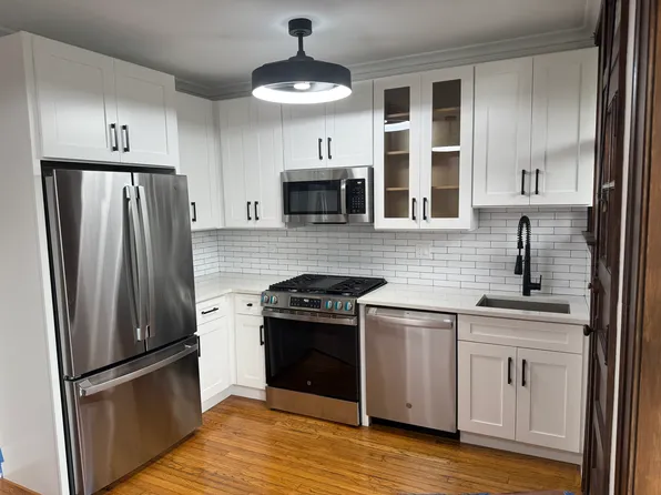 3126 N Spaulding Ave APT 3E, Chicago, IL 60618