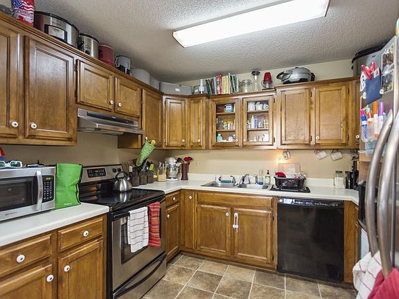 3rd image of 218 Bordeaux Ct