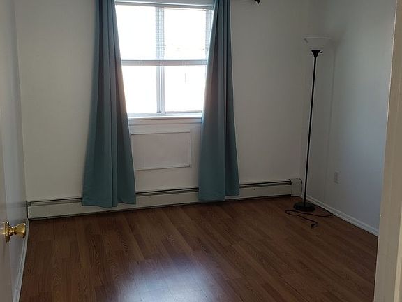 4th image of 33-19 13th St #Top