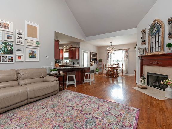 5th image of 104 Cuvee Ct