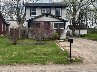 148 Marion Ave, Waterford, MI 48328