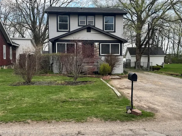 148 Marion Ave, Waterford, MI 48328