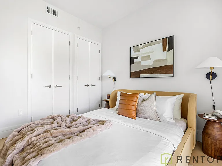 960 Franklin Ave #268 — Photo 8