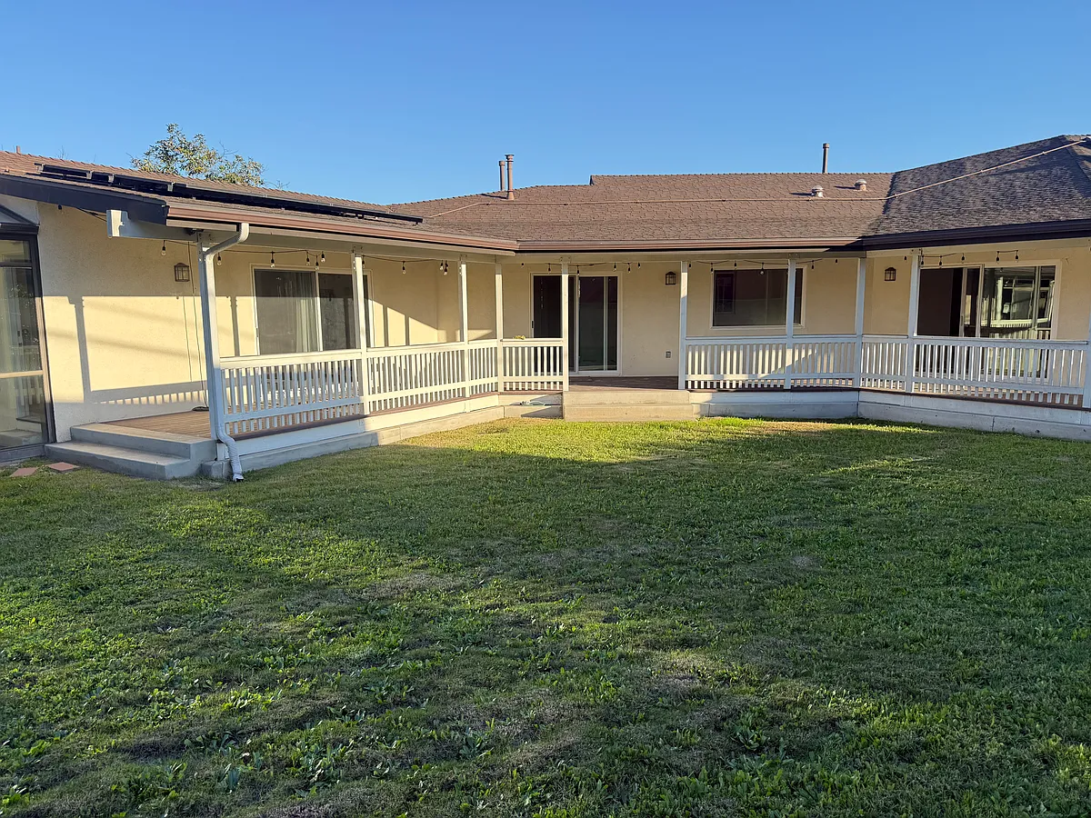 Building Photo - W Glen Holly Dr