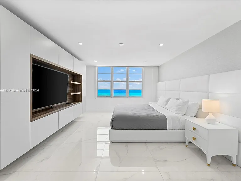 5151 Collins Ave #1527 — Photo 37