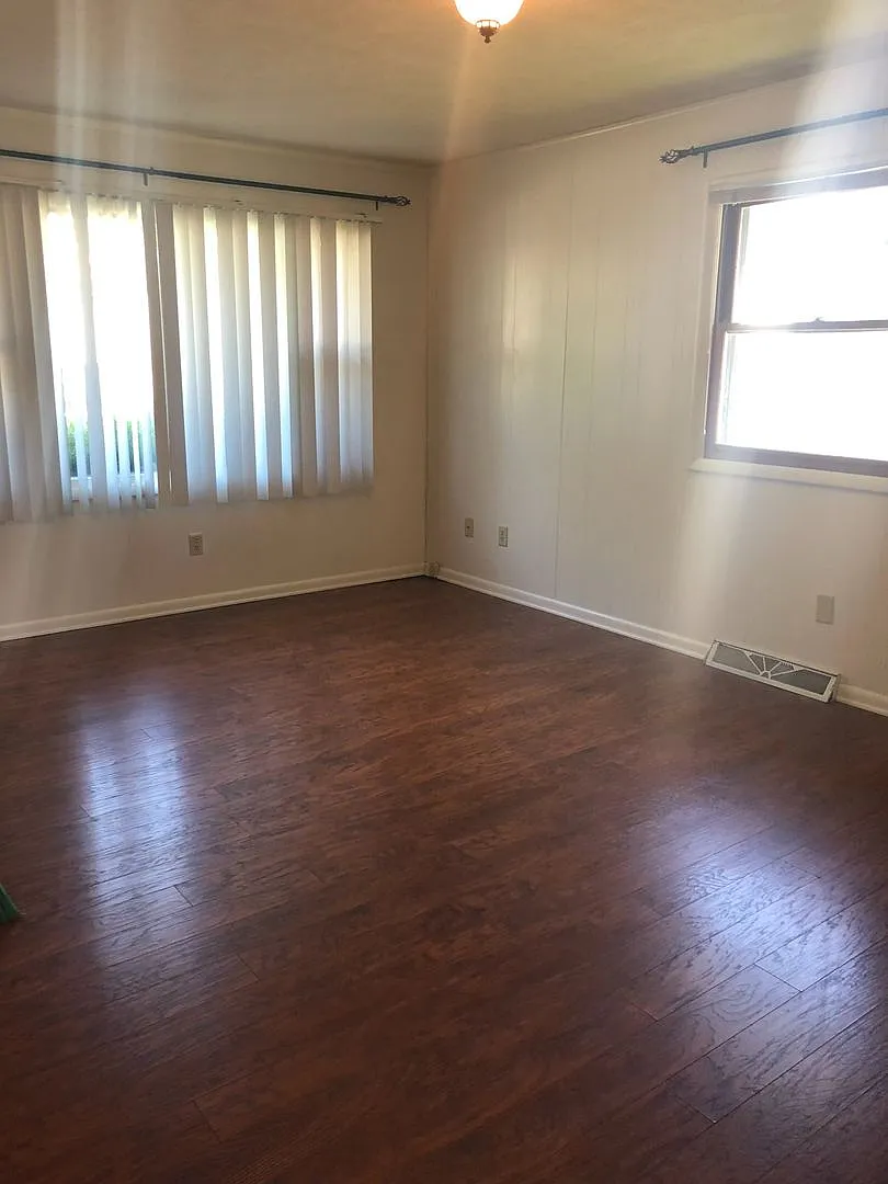 615 S Lincoln St — Photo 4