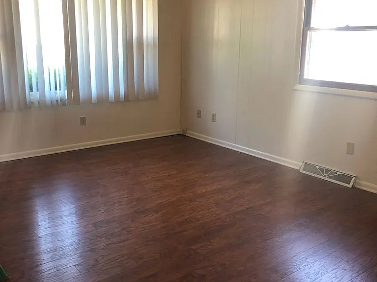 615 S Lincoln St — Photo 4