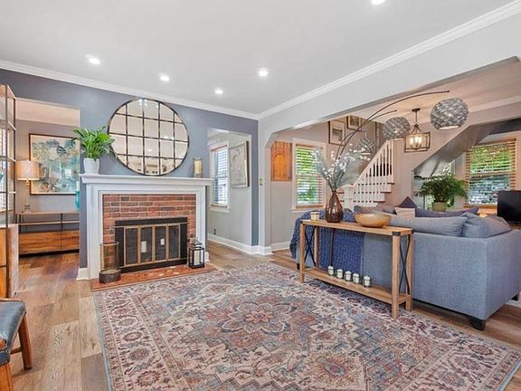 2nd image of 3814 Abingdon Cir #3814