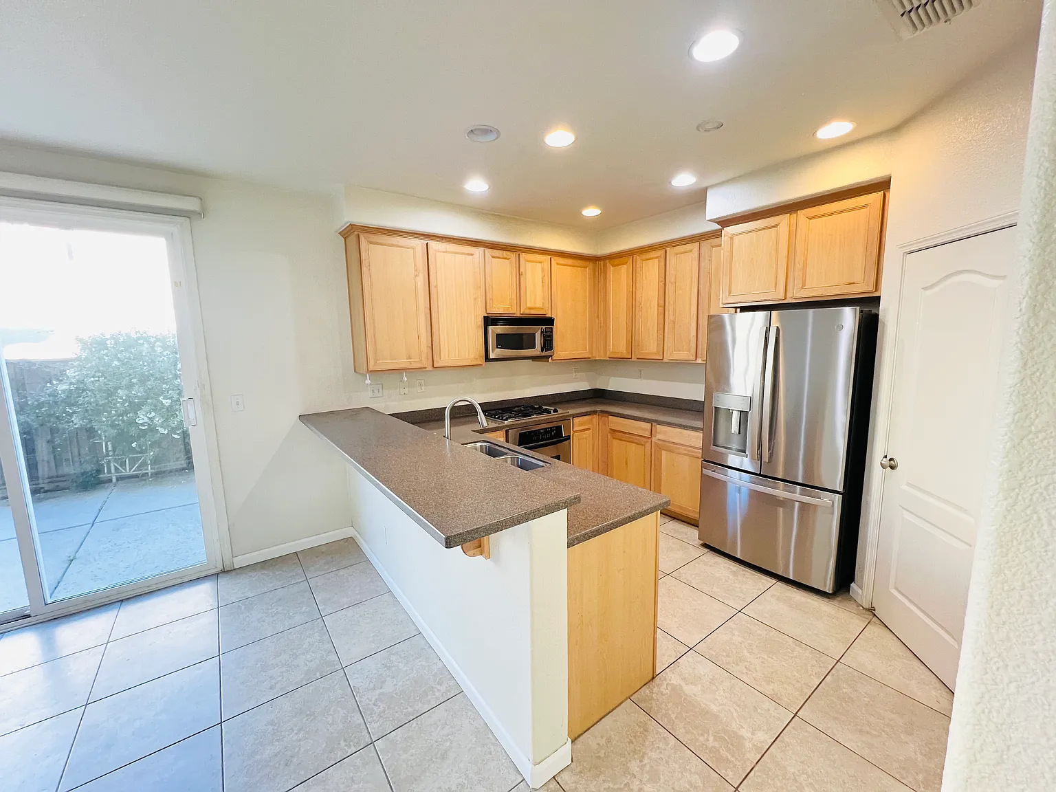 3 bed, 2.5 bath, 1708 sqft, $2,795 — Photo 2