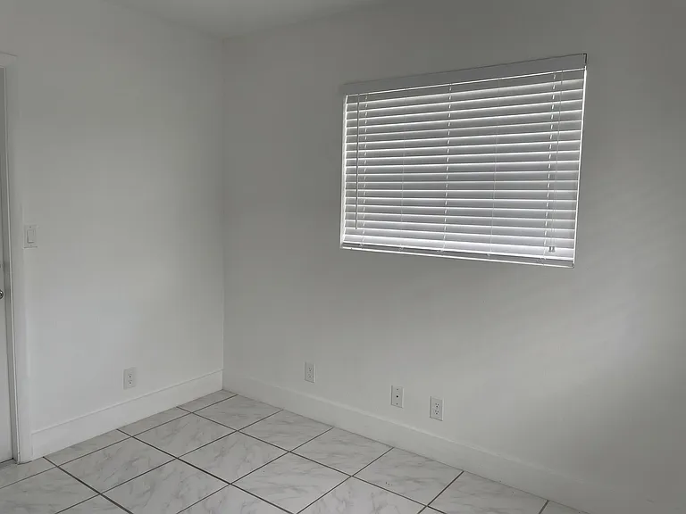 141 NW 4th Ave #3 — Photo 2