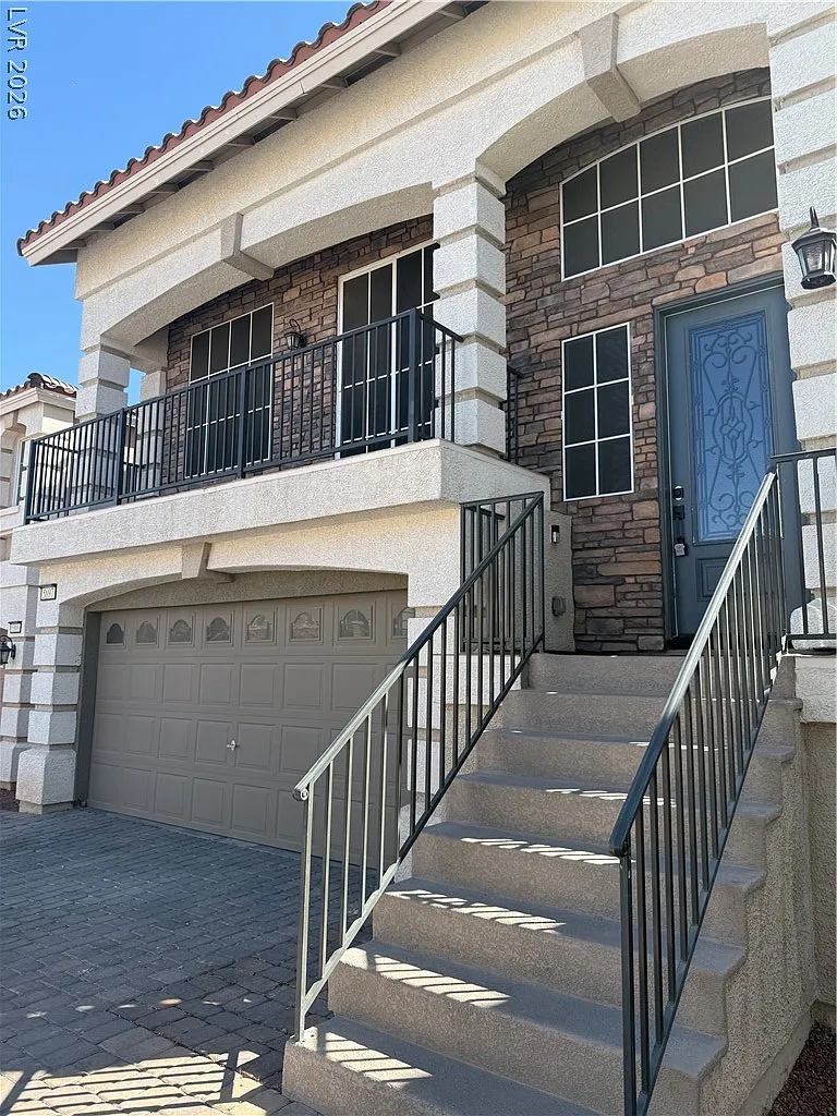 4 bed, 2.0 bath, 2641 sqft, $2,550 — Photo 1