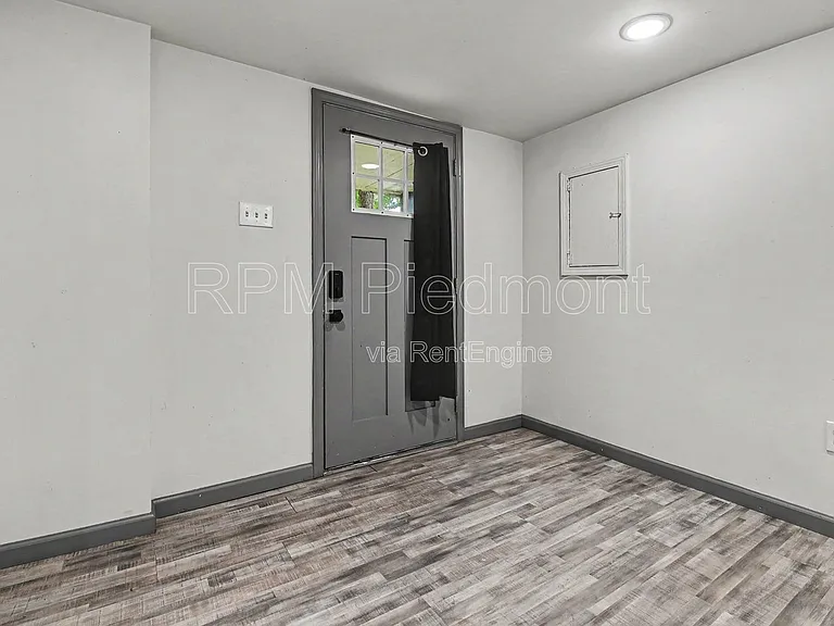 3181 Church St #C — Photo 4