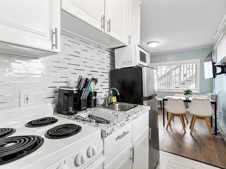 44 E Grand Ave #462 — Photo 8
