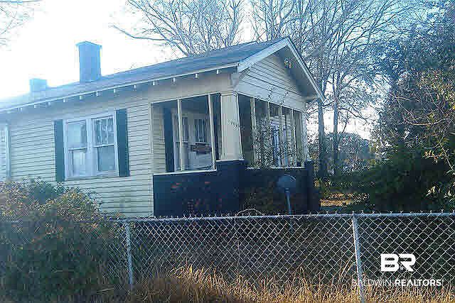 1st image of 659 Delaware St