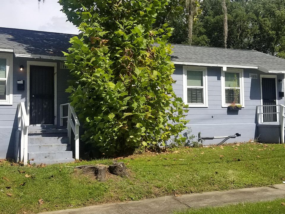 1st image of 1977 W 26th St