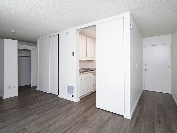 4th image of 8633 La Mesa Blvd APT 43