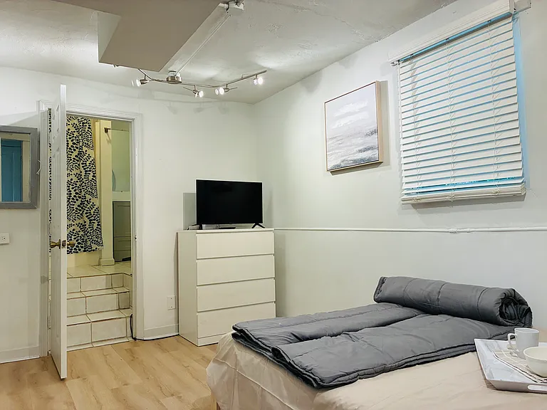 1058 Birch St SW #1 — Photo 19