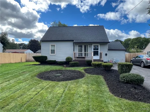 111 Wilshirl Dr, North Syracuse, NY 13212