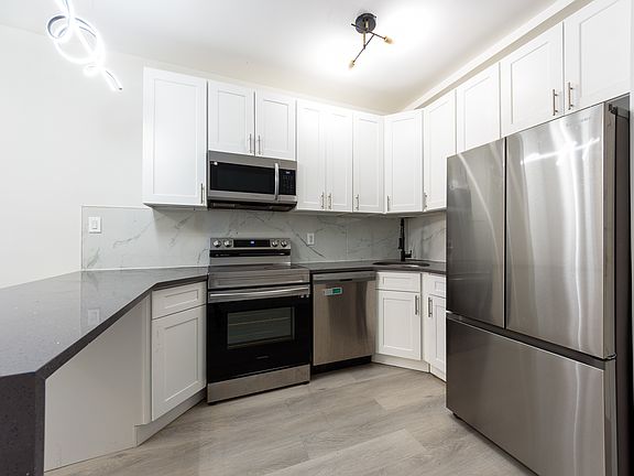 2nd image of 161 W 54th St APT 1304