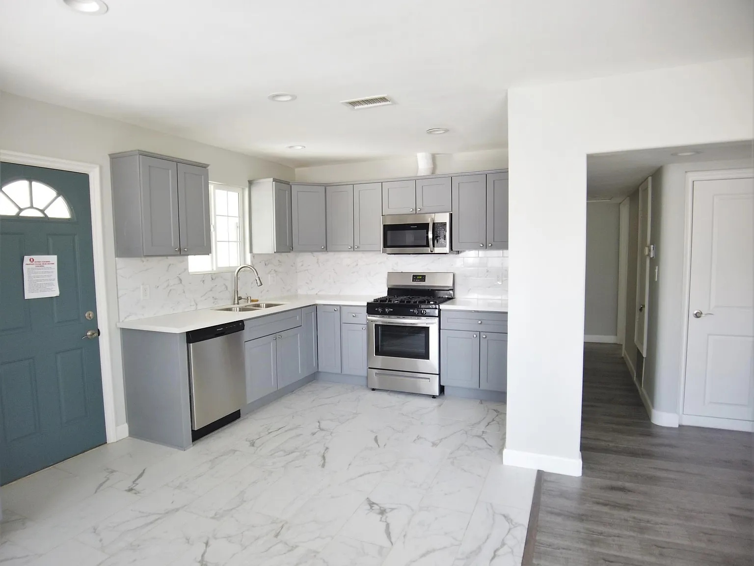3 bed, 1332 sqft, $3,650 — Photo 2