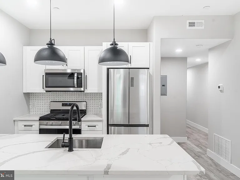 1715 Montrose St #2 — Photo 4